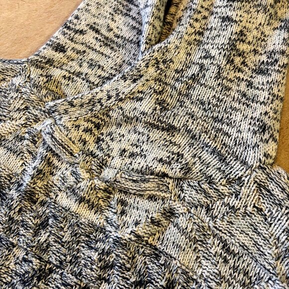 Ombre Knit Hooded Sweater – Blue/Grey – Unisex Look – Size (Unknown Tag Removed) - Picture 2 of 7